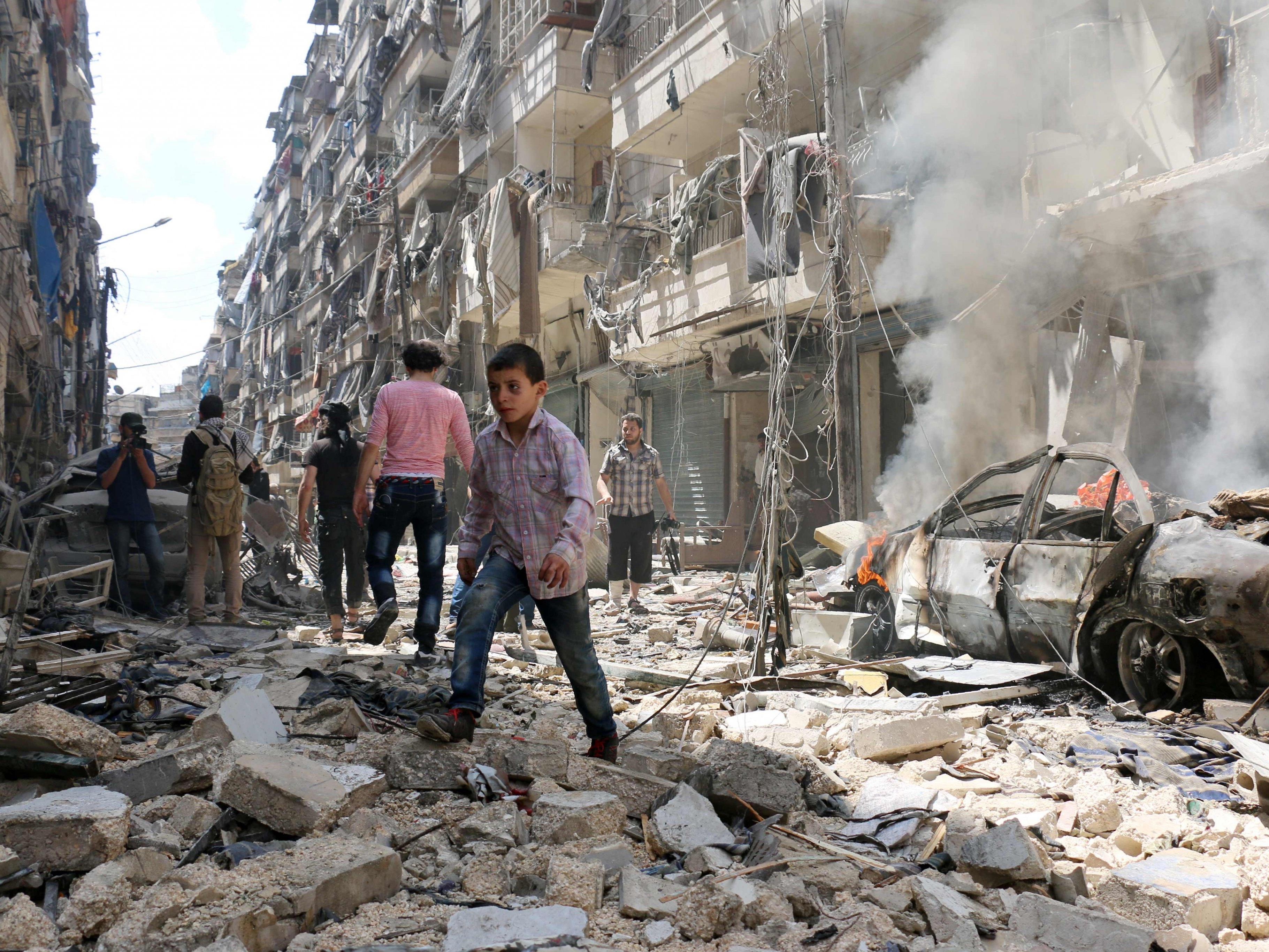 Bei Bombenangriffen in Syrien werden immer noch viele unschuldige Zivilisten getötet.
