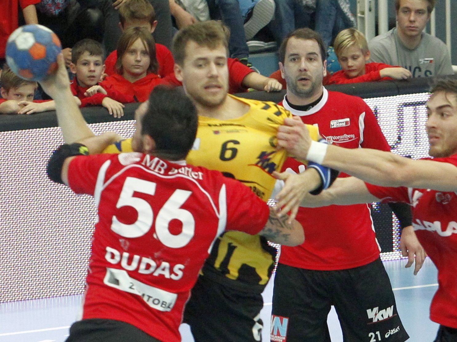 Am Pfingstmontag steht das 80. Ländle-Derby zwischen dem ALPLA HC Hard und Bregenz an. Am Pfingstmontag steht das 80. Ländle-Derby zwischen dem ALPLA HC Hard und Bregenz an.