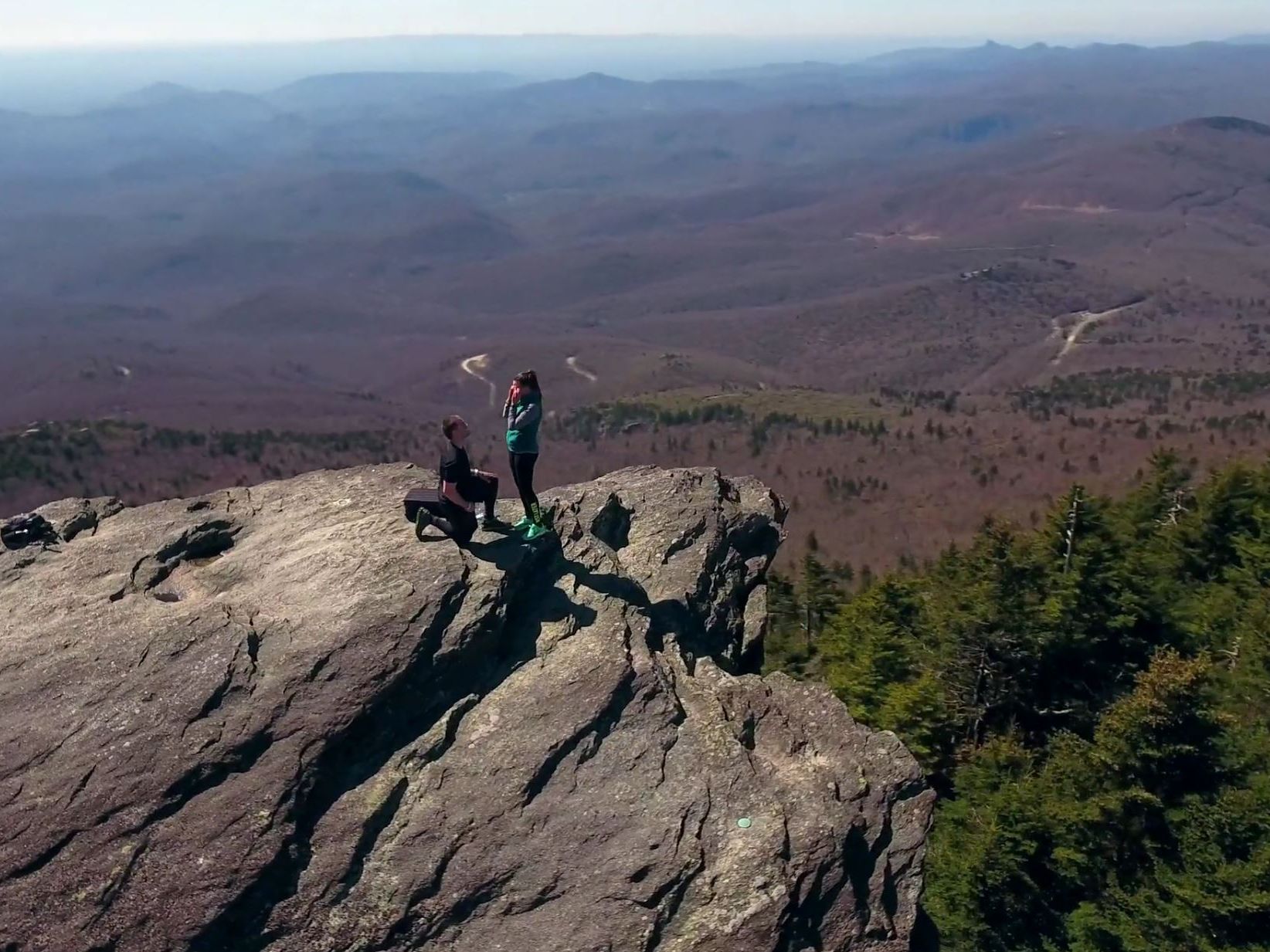 Hier macht Nelson seiner Freundin einen Heiratsantrag. Hier macht Nelson seiner Freundin einen Heiratsantrag.