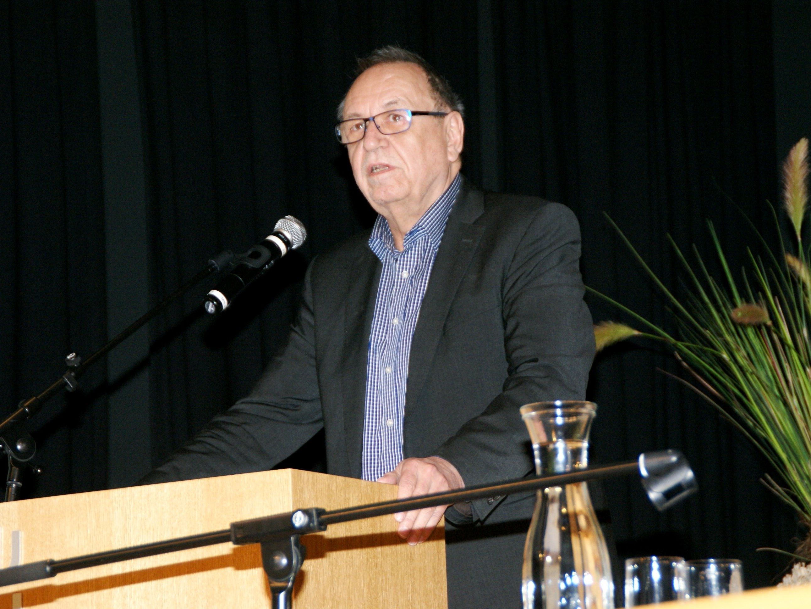 Mundart lockte zahlreiche Besucher in die Dorfmitte Mundart lockte zahlreiche Besucher in die Dorfmitte