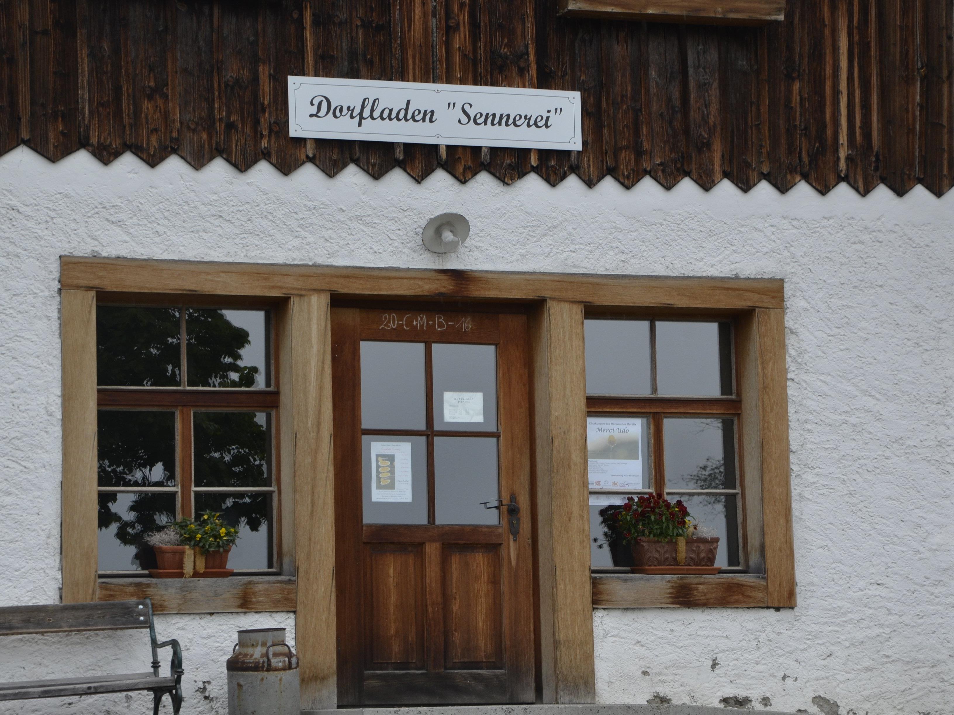 Der Dorfladen in Dafins erfreut sich großer Beliebtheit und ist zudem auch ein Treffpunkt.