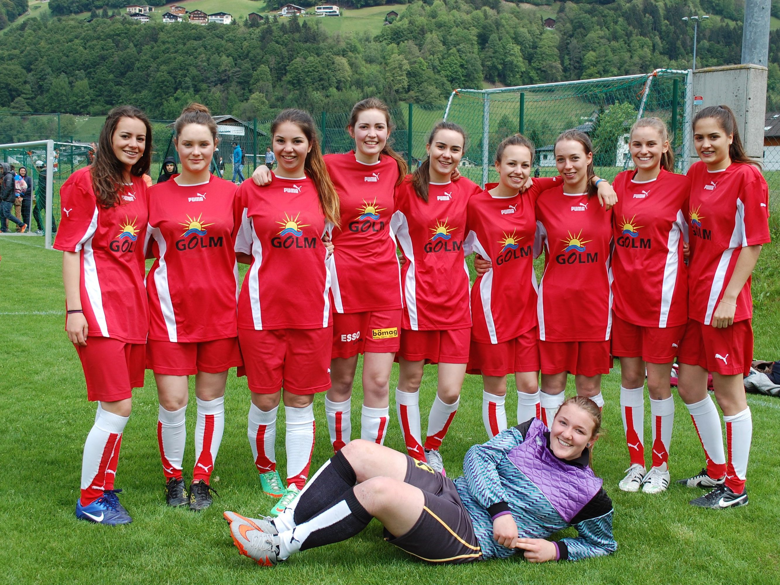 Die Damenmannschaften zeigten vollen Kampfeinsatz auf dem Platz. Die Damenmannschaften zeigten vollen Kampfeinsatz auf dem Platz.