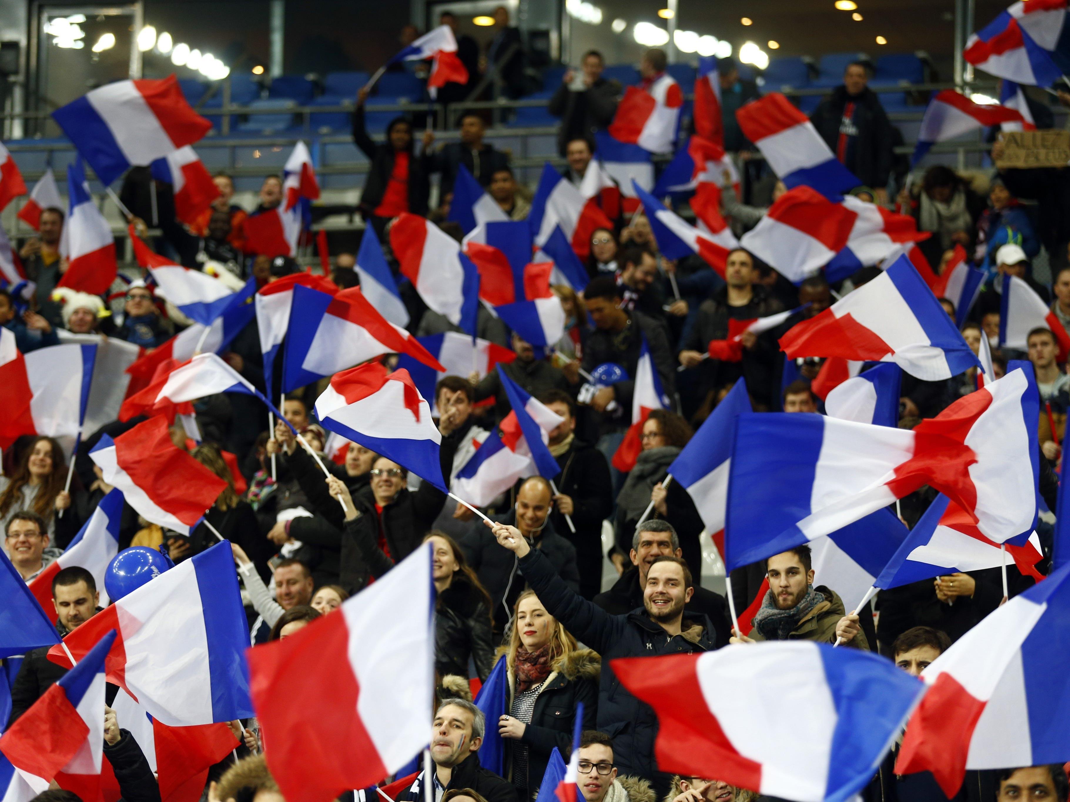 Die französischen Fans singen bei der EM 2016 auf englisch.