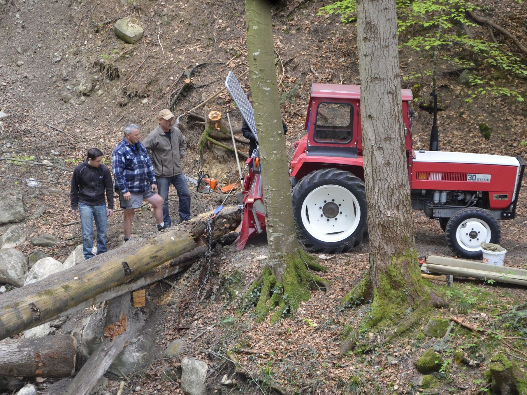 Rund 80 Zwischenwässler beteiligten sich beim Freiwilligentag in ihrer Gemeinde