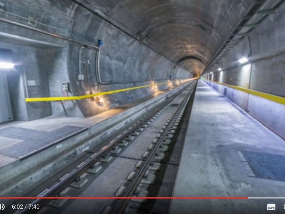 Im 360-Grad-Video geht es durch den Gotthard-Tunnel. Im 360-Grad-Video geht es durch den Gotthard-Tunnel.