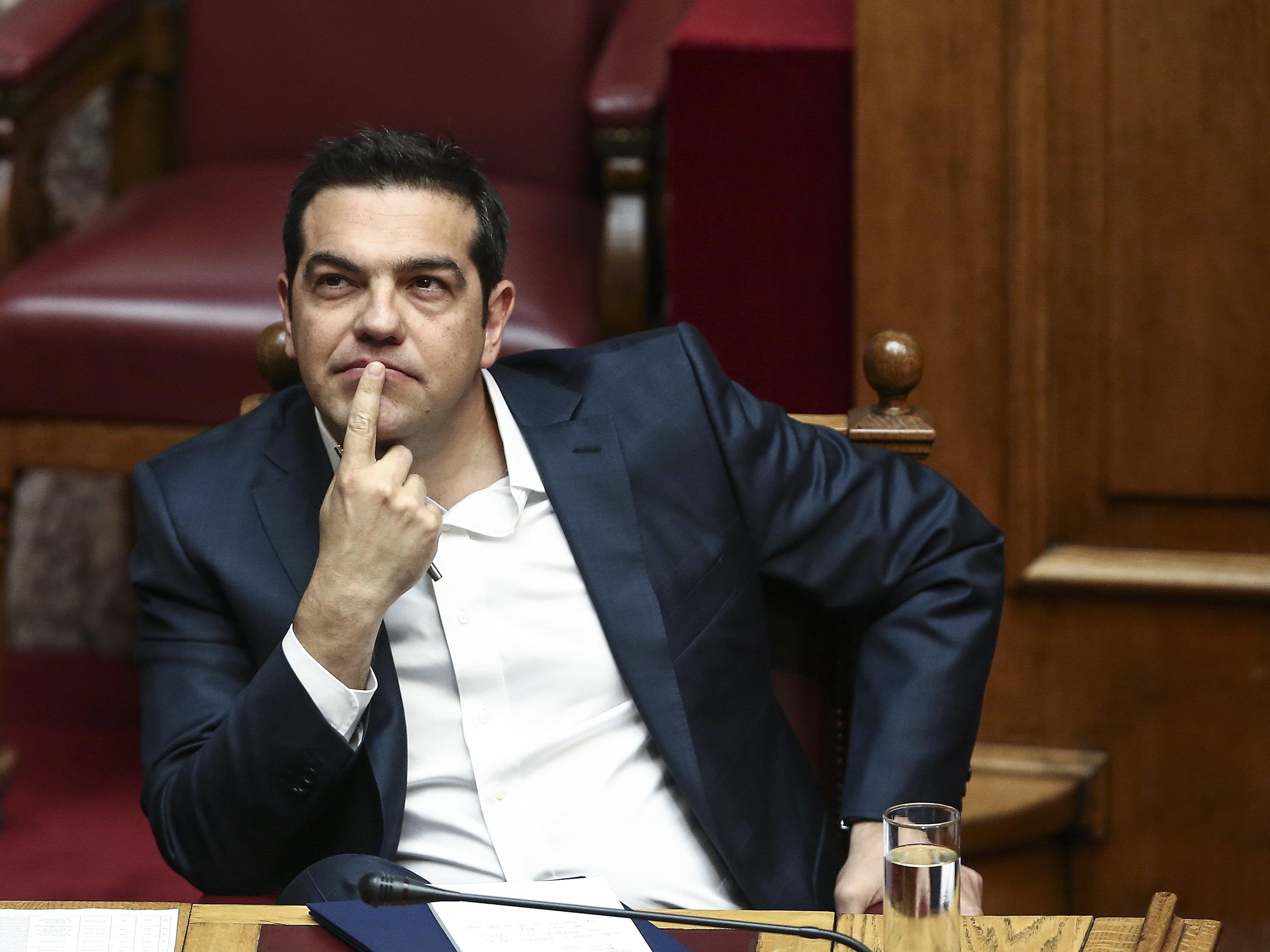 Kann Regierungschef Tsipras über doppeltem Abgrund das Gleichgewicht halten?