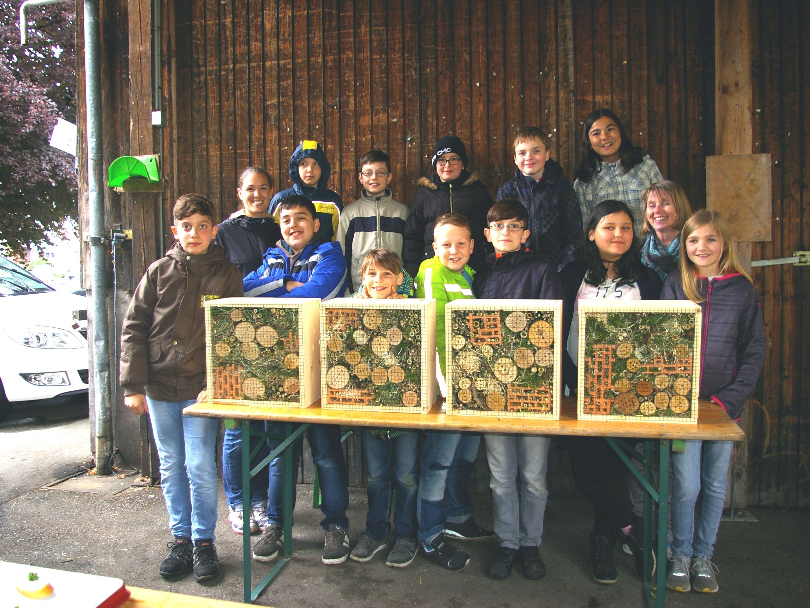 VS Blattur Nachmittasbetreuung beim Nützlingshotelbau VS Blattur Nachmittasbetreuung beim Nützlingshotelbau