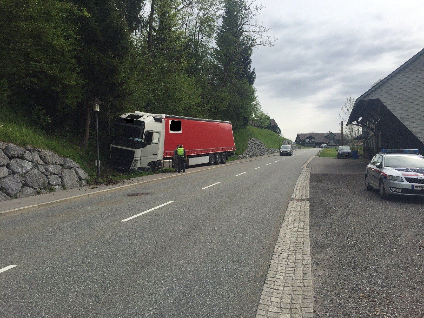 Polizei bittet Zeugen, sich zu melden. Polizei bittet Zeugen, sich zu melden.