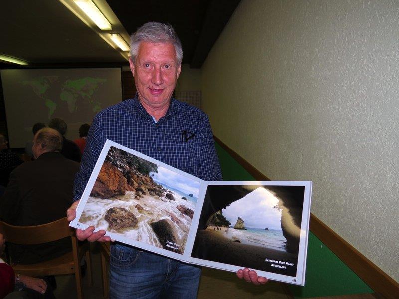 Stefan Stark referierte über Neuseeland, zeigte eindrückliche Bilder und brachte auch mehrere seiner Fotobücher mit.