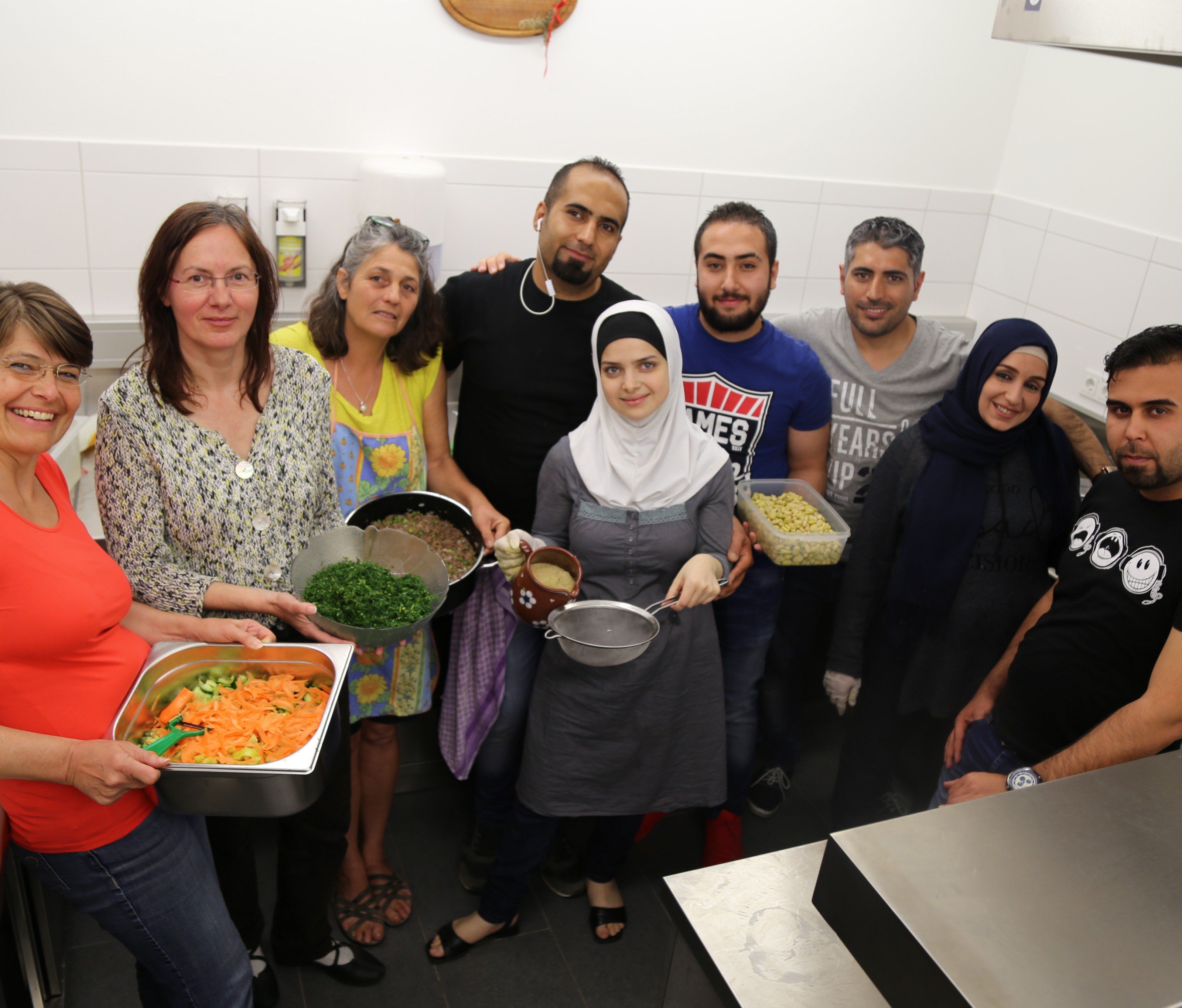 Miteinander kochen und dabei zusammenwachsen stand für den Arbeitskreis Integration im Fokus. Miteinander kochen und dabei zusammenwachsen stand für den Arbeitskreis Integration im Fokus.