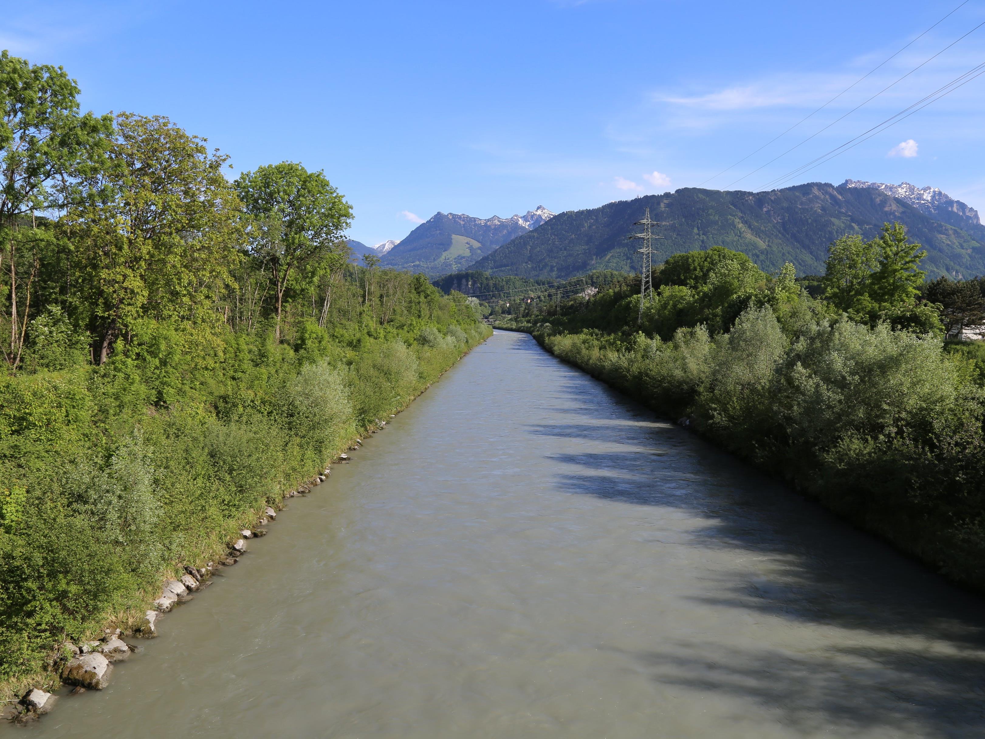 In den vergangenen Tagen wurden in Feldkirch am Illufer zwischen der ÖBB-Brücke und der Nofler Brücke Bodenerkundungsarbeiten durchgeführt.