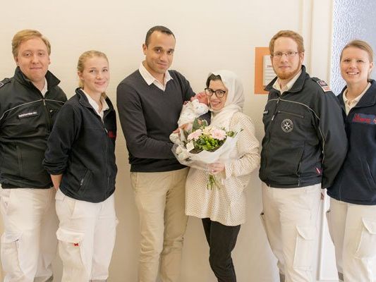 Geburt noch im Krankenwagen: Josef hatte es eilig Geburt noch im Krankenwagen: Josef hatte es eilig