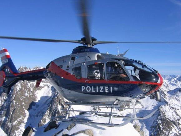 Der Polizeihubschrauber "Libelle" musste zwei Wanderer aus ihrer alpinen Notlage befreien.