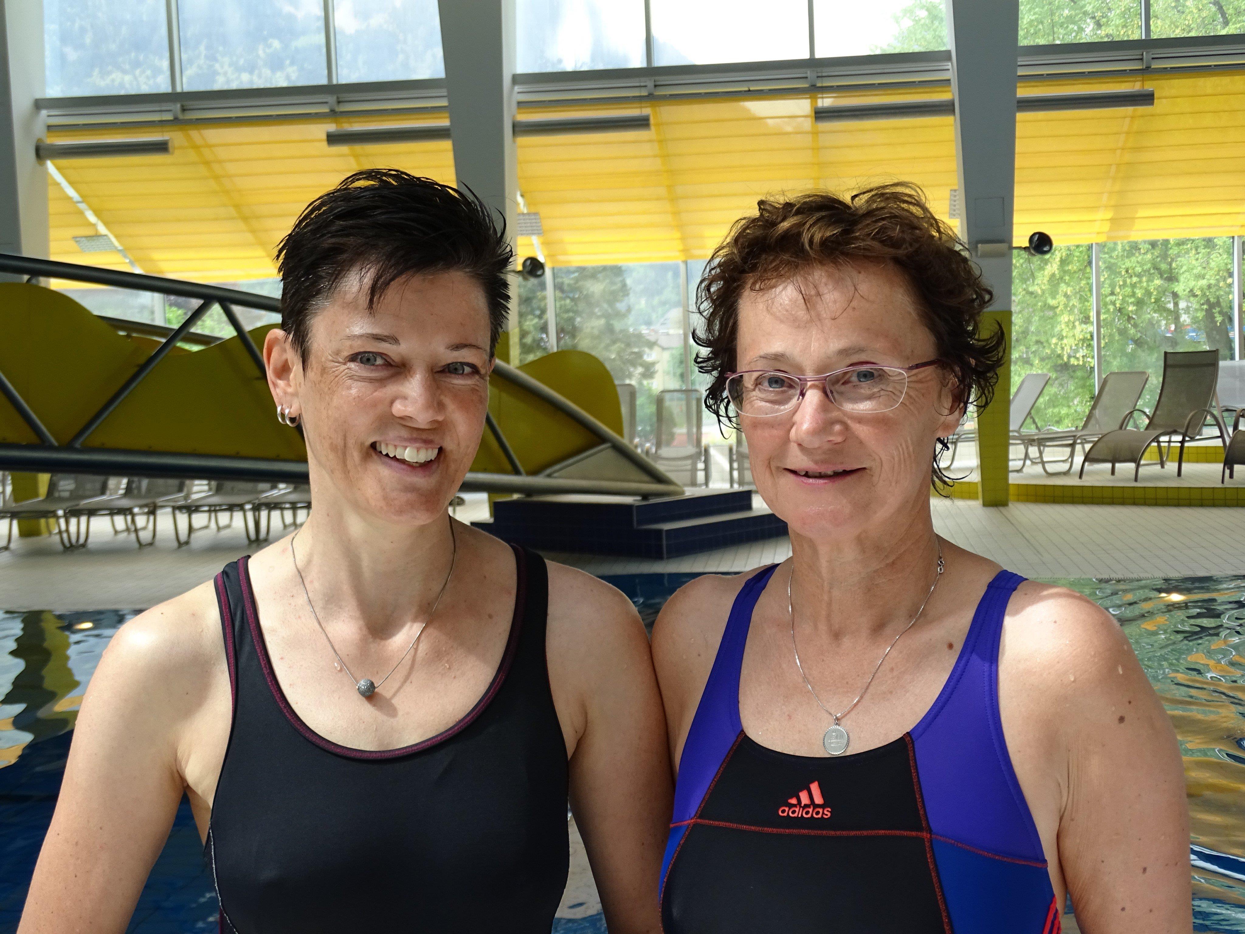 Die beiden Schwimmtrainerinnen Carmen Messner und Krista Frohnwieser betreuten die SchülerInnen der VS Obdorf bei ihrem Besuch im Val Blu.