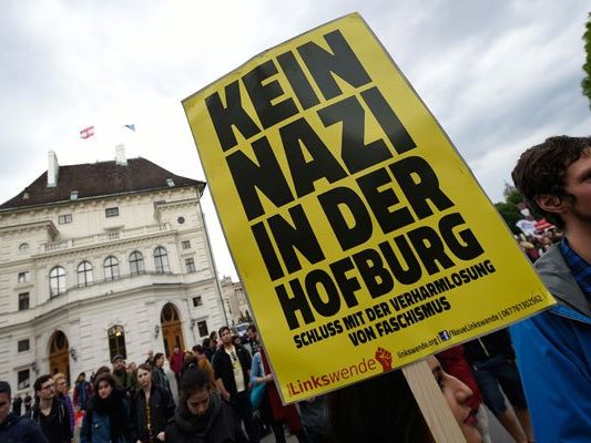 Die Offensive gegen Rechts rief am Donnerstag zu einer Kundgebung Die Offensive gegen Rechts rief am Donnerstag zu einer Kundgebung