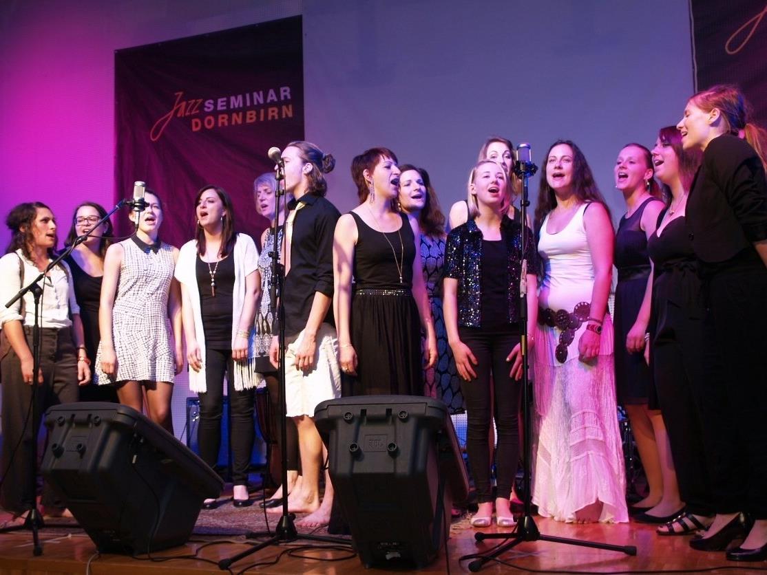 Im großen Saal des Jazzseminars fand die Vocal Night der Gesangsklasse von Aja Eberle - Zischg statt.