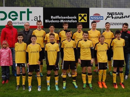 FC Nüziders: U16 neu eingekleidet von der Raiffeisenbank Bludenz-Montafon