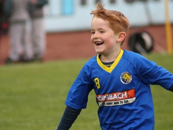 Regen machte den Kids nichts aus... sie hatten sichtlich ihren Spaß beim Fußball spielen.