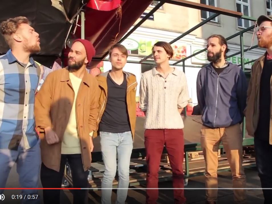 Die Gesangskapelle Hermann hat einen Song für Van der Bellen aufgenommen. Die Gesangskapelle Hermann hat einen Song für Van der Bellen aufgenommen.