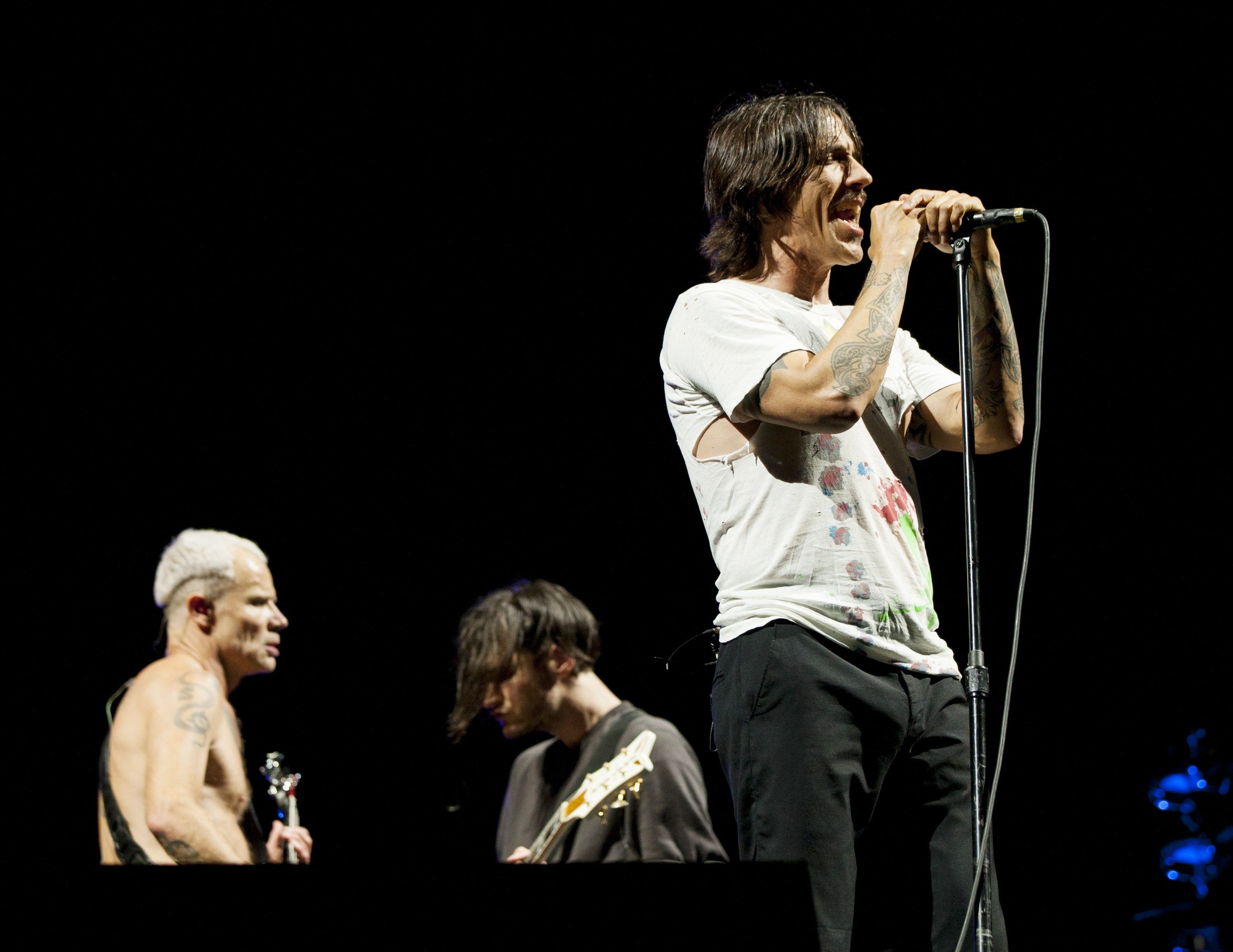 Anthony Kiedis, Frontmann der Red Hot Chilli Peppers ist wieder fit. Nach einer kurzen Pause wegen einer magenentzündung, setze die Band ihre Tour fort. Anthony Kiedis, Frontmann der Red Hot Chilli Peppers ist wieder fit. Nach einer kurzen Pause wegen einer magenentzündung, setze die Band ihre Tour fort.