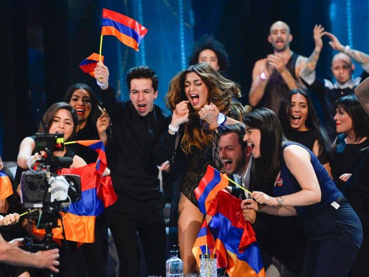 Iveta Mukuchyan zeigte allerdings die Flagge Bergkarabachs. Iveta Mukuchyan zeigte allerdings die Flagge Bergkarabachs.