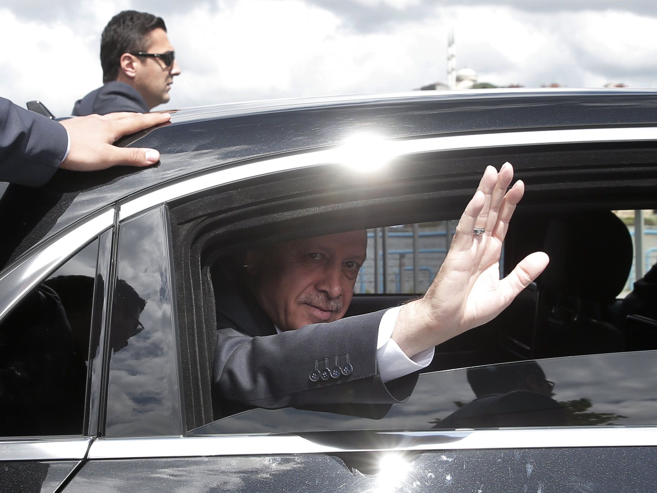 Schulz nannte es "erstaunlich", dass Erdogan das Handeln an sich gerissen habe. Schulz nannte es "erstaunlich", dass Erdogan das Handeln an sich gerissen habe.