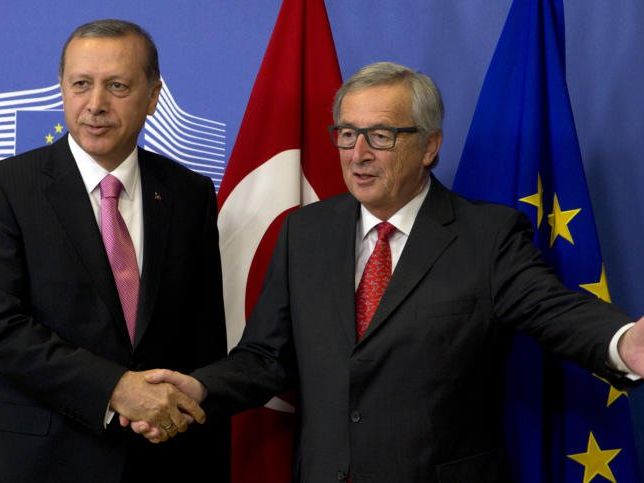 EU-Kommissionspräsident: Türkischer Staatschef müsste sich Landsleuten erklären EU-Kommissionspräsident: Türkischer Staatschef müsste sich Landsleuten erklären