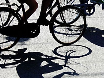 Zwei Fahrradfahrer wurden am Freitag bei Unfällen verletzt. Zwei Fahrradfahrer wurden am Freitag bei Unfällen verletzt.