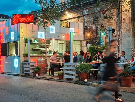 „Spritza statt Nizza“ als Sommer-Depandance vom "Gschupften Ferdl „Spritza statt Nizza“ als Sommer-Depandance vom "Gschupften Ferdl