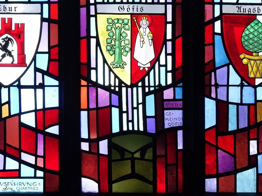 Ausschnitt aus dem Hauptfenster der Göfner Pfarrkirche Ausschnitt aus dem Hauptfenster der Göfner Pfarrkirche