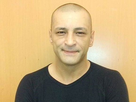 Dieser Mann soll sich beziehungswilligen Frauen gegenüber als Polizist ausgegeben haben Dieser Mann soll sich beziehungswilligen Frauen gegenüber als Polizist ausgegeben haben