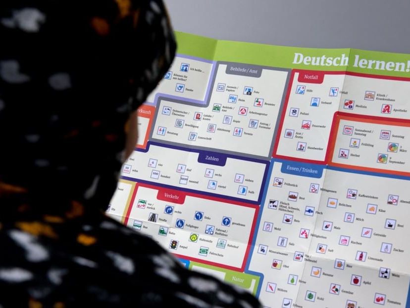 51 Prozent sind für ein Kopftuch-Verbot an deutschen Schulen. 51 Prozent sind für ein Kopftuch-Verbot an deutschen Schulen.