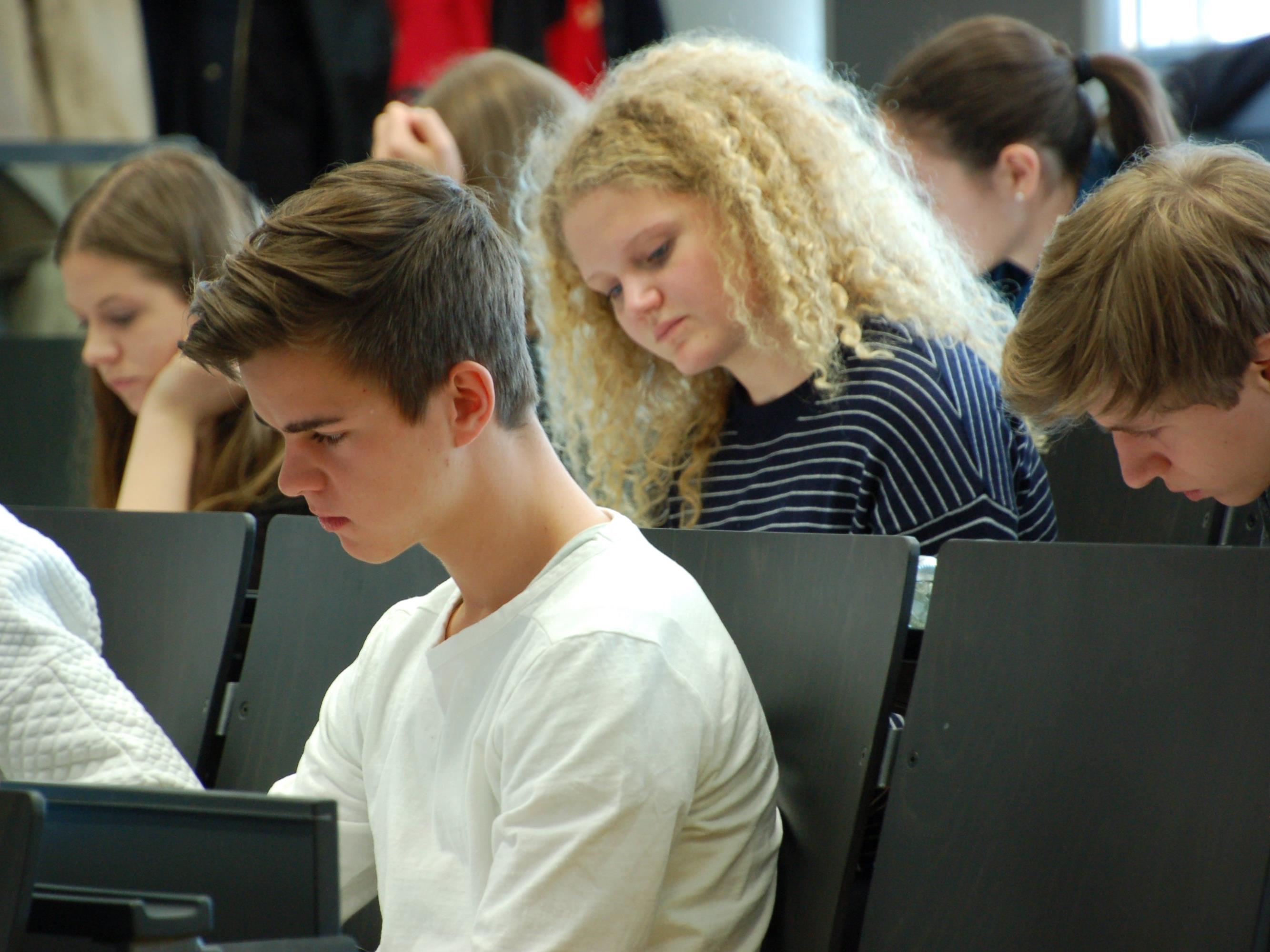 Über 130 junge Vorarlbergerinnen und Vorarlberger haben am Probetest für den Aufnahmetest zum Medizinstudium teilgenommen.