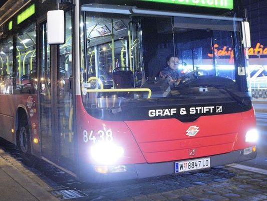 Ein Unfall mit einem Nachtbus ereignete sich in der Koppstraße Ein Unfall mit einem Nachtbus ereignete sich in der Koppstraße