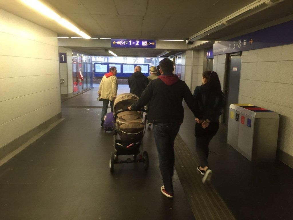Festnahme am Bahnhof Meidling. Festnahme am Bahnhof Meidling.