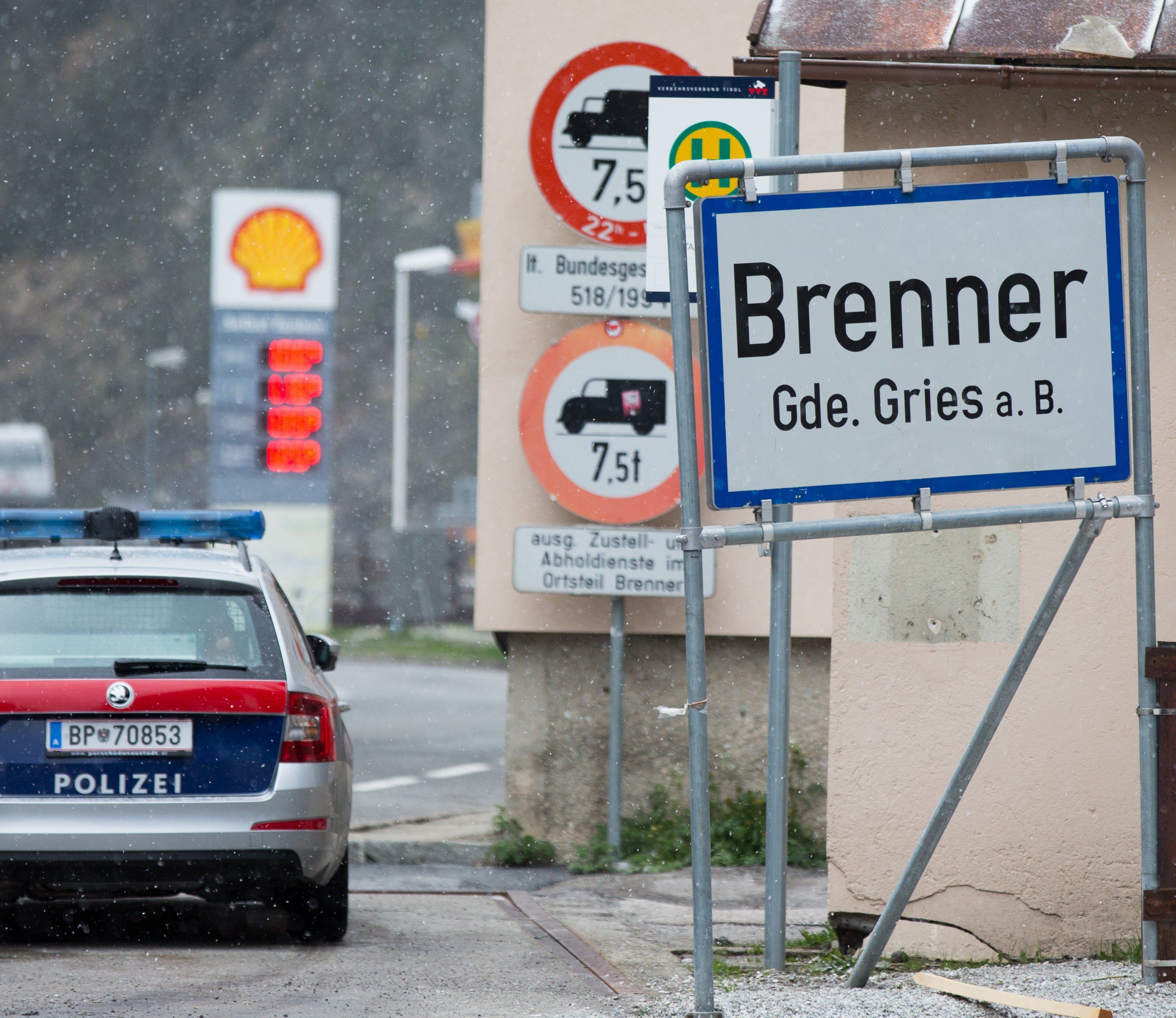 Seehofer sagt Österreich Unterstützung zu. Seehofer sagt Österreich Unterstützung zu.