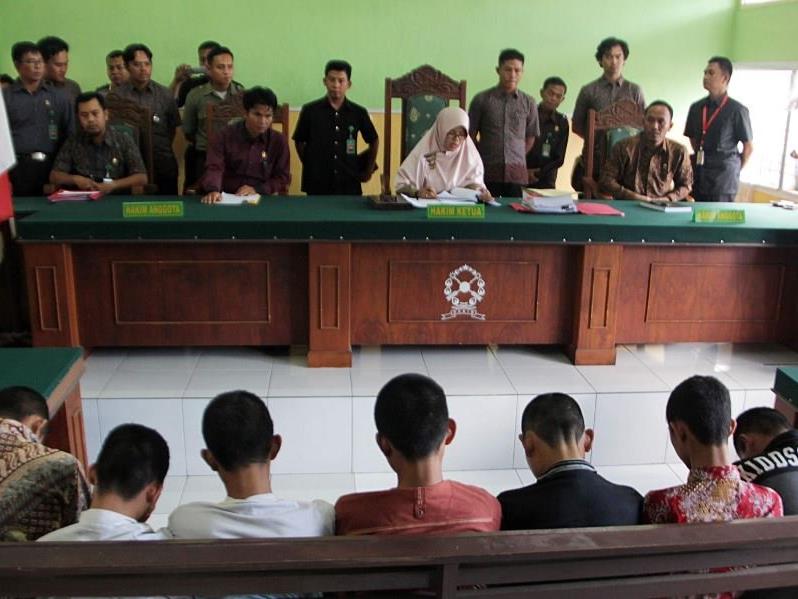 Todesstrafe, chemische Kastration und Mikrochips: So hart greift Indonesien durch.