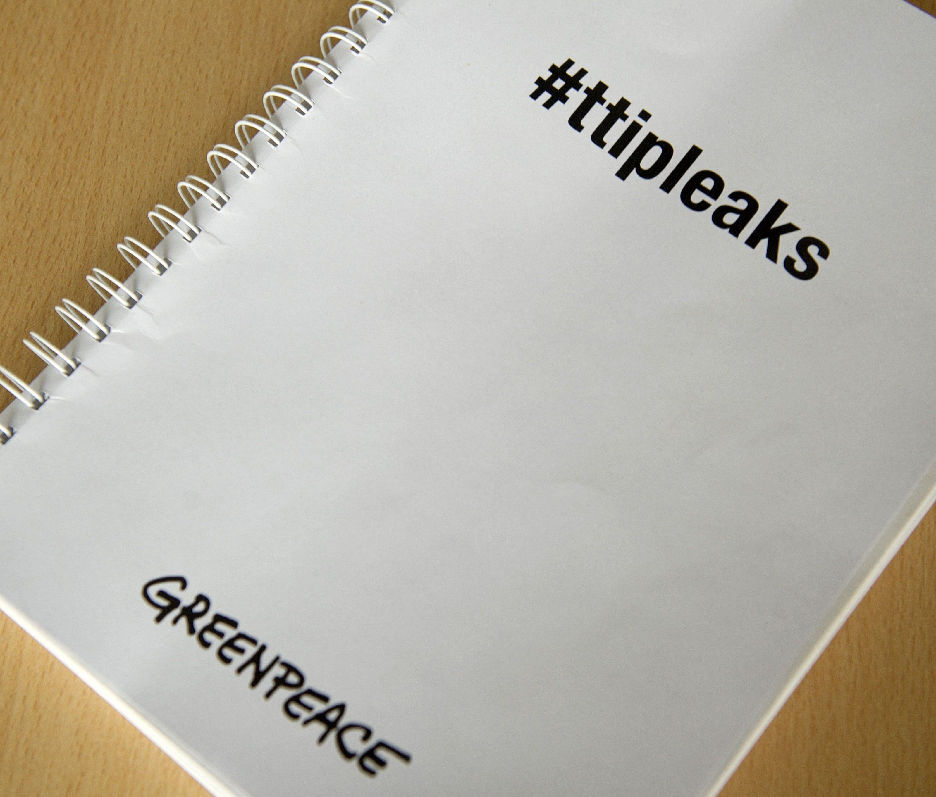Greenpeace bringt Licht in TTIP-Verhandlungen. Greenpeace bringt Licht in TTIP-Verhandlungen.