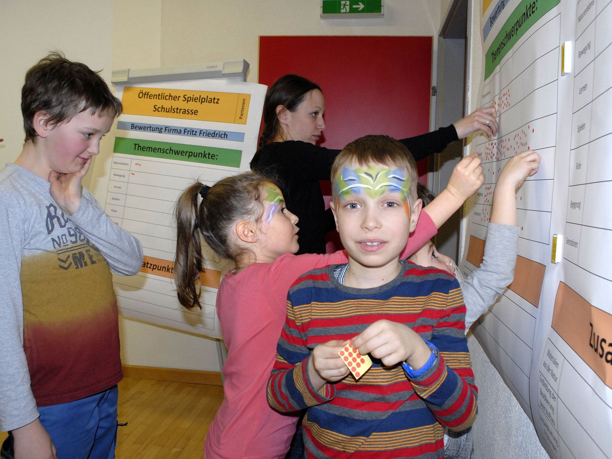 Informationsveranstaltung mit Bewertung der Anbieter im Feuerwehrhaus Partenen (2015) Informationsveranstaltung mit Bewertung der Anbieter im Feuerwehrhaus Partenen (2015)
