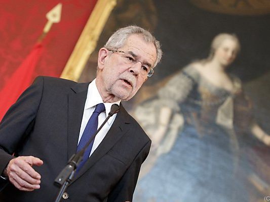 Van der Bellen nimmt Arbeit auf Van der Bellen nimmt Arbeit auf