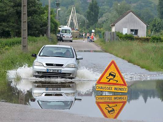 Zahlreiche Straßen in Frankreich sind überflutet Zahlreiche Straßen in Frankreich sind überflutet