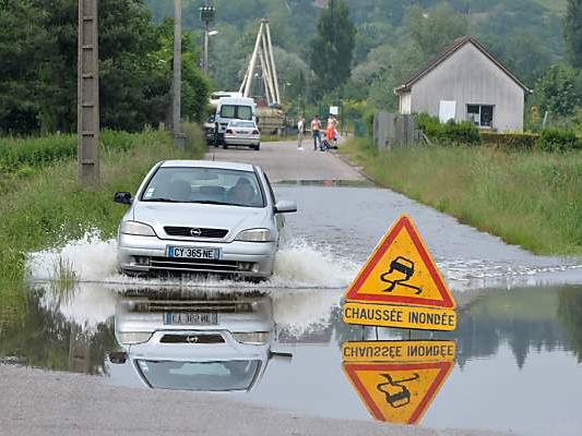 Zahlreiche Straßen in Frankreich sind überflutet