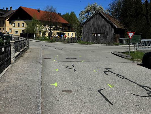 Opa fuhr mit Kindern ohne Kindersitze Opa fuhr mit Kindern ohne Kindersitze