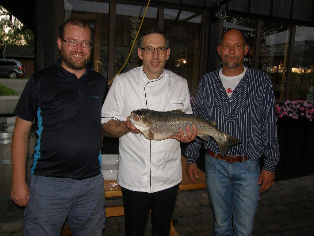 Darko Moser flankiert von Vito Mussner (li.) und Claus Wieckhorst. Darko Moser flankiert von Vito Mussner (li.) und Claus Wieckhorst.
