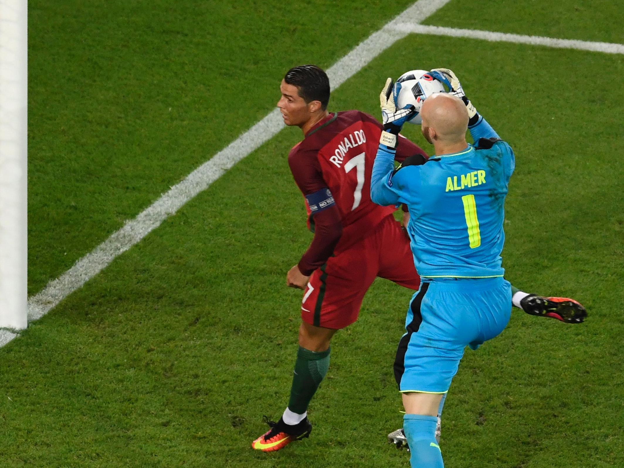 Superstar Ronaldo scheiterte am Samstag an Österreichs Keeper Almer.