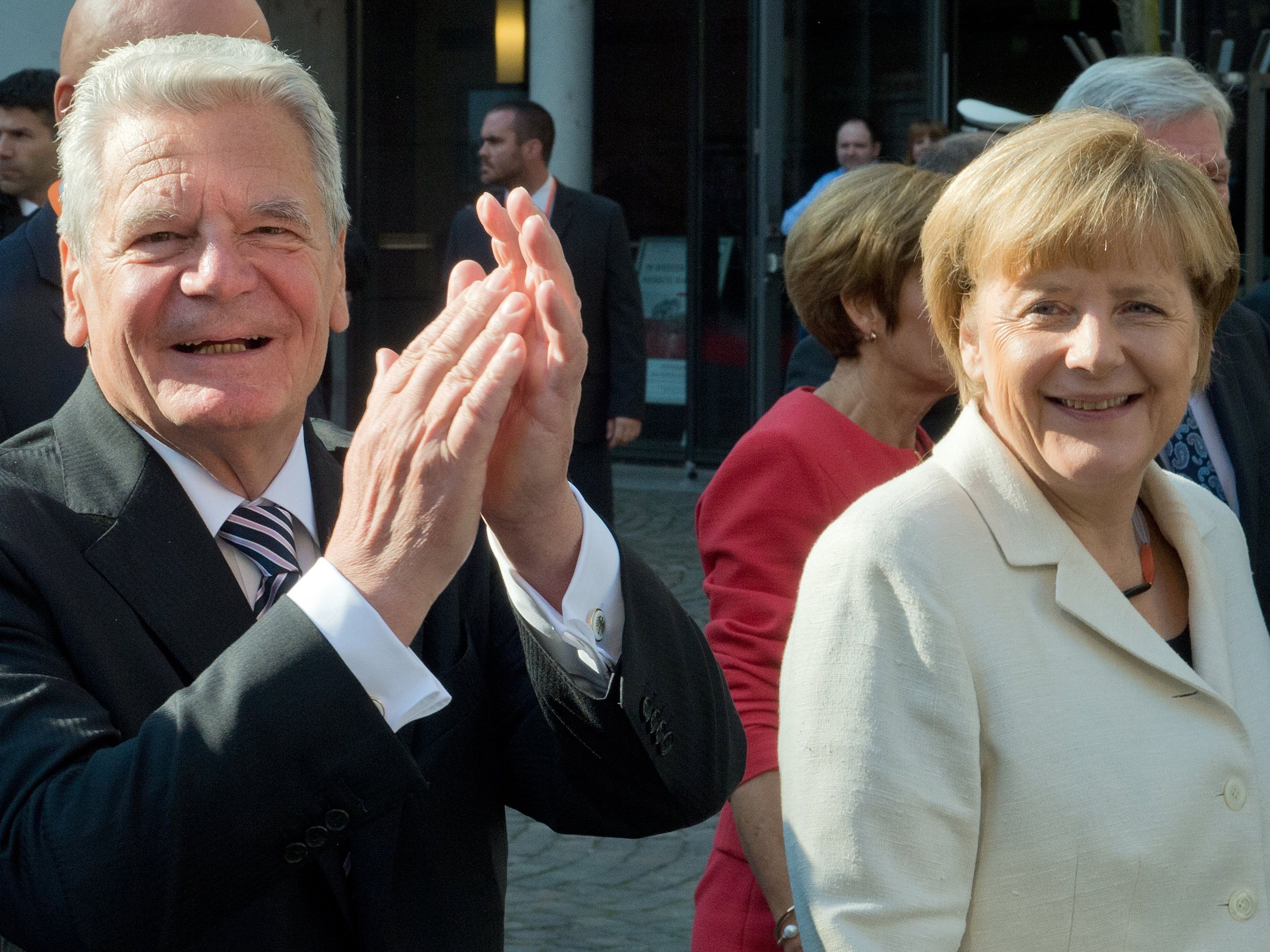 Joachim Gauck und Angela Merkel. Joachim Gauck und Angela Merkel.