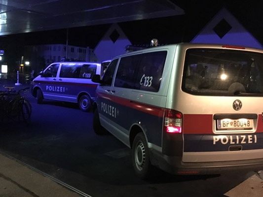 Polizei im Einsatz. Polizei im Einsatz.