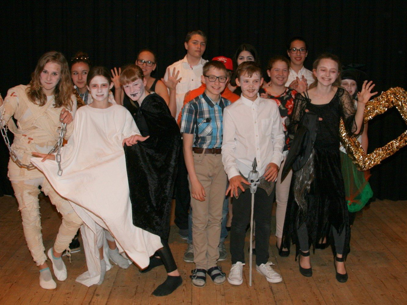 Die jugendlichen Schauspielerinnen und Schauspieler zogen alle Register ihres Könnens. Die jugendlichen Schauspielerinnen und Schauspieler zogen alle Register ihres Könnens.