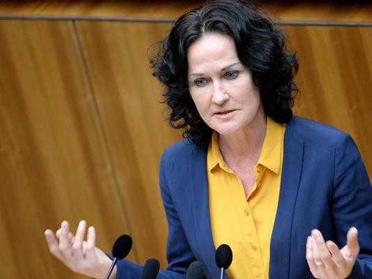 Grünen-Chefin Eva Glawischnig fordert im Falle einer Mindestsicherungs-Kürzung ein Vorgehen gegen die Länder.