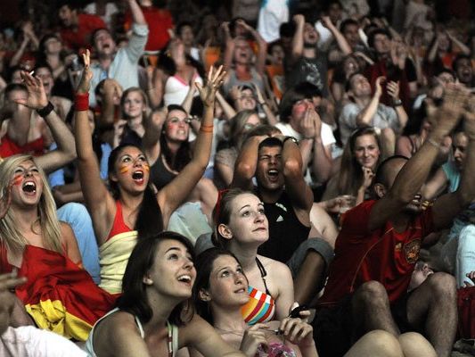 Welche Fans jubeln bei der EM am lautesten? Welche Fans jubeln bei der EM am lautesten?